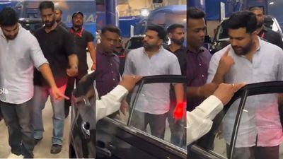 'ये क्या है', कार में डेंट दिखा तो रोहित शर्मा ने सबके सामने लगाई छोटे भाई को डांट, वायरल हुआ बड़े भाई के गुस्से का Video SportsTak Hindi