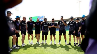 भारत के खिलाफ टेस्ट सीरीज से पहले इंग्लैंड क्रिकेट ने दो धुरंधरों को निकाला,बोर्ड के फैसले से मचाई सनसनी SportsTak Hindi