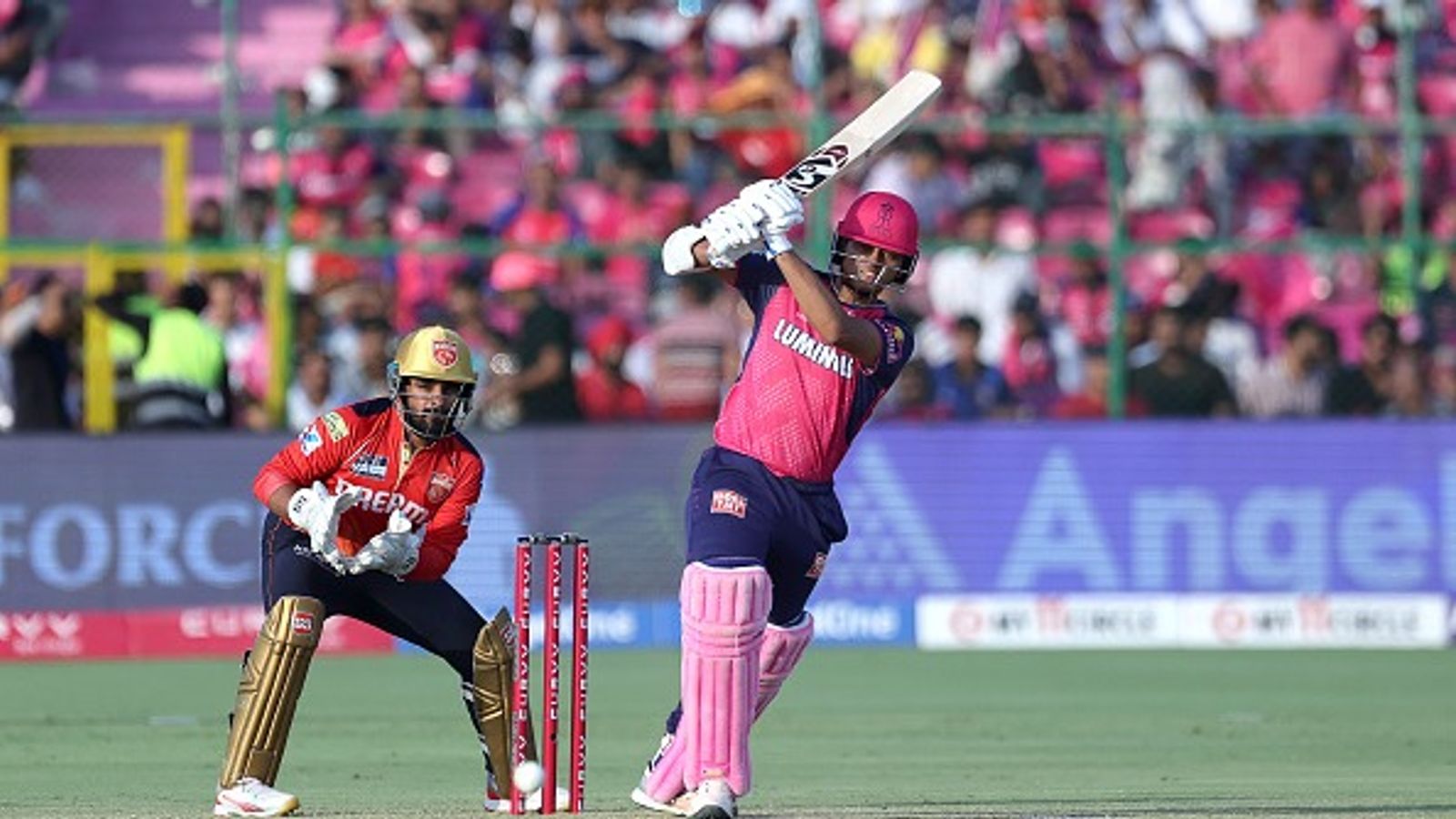 'बहुत मारा बे, धागा खोल दिया' यशस्वी जायसवाल ने अर्शदीप सिंह का गेंदबाजी में बनाया मजाक तो बॉलर ने दिया ऐसा रिएक्शन, VIDEO 'बहुत मारा बे, धागा खोल दिया' यशस्वी जायसवाल ने अर्शदीप सिंह का गेंदबाजी में बनाया मजाक तो बॉलर ने दिया ऐसा रिएक्शन, VIDEO