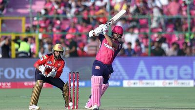 'बहुत मारा बे, धागा खोल दिया' यशस्वी जायसवाल ने अर्शदीप सिंह का गेंदबाजी में बनाया मजाक तो बॉलर ने दिया ऐसा रिएक्शन, VIDEO SportsTak Hindi