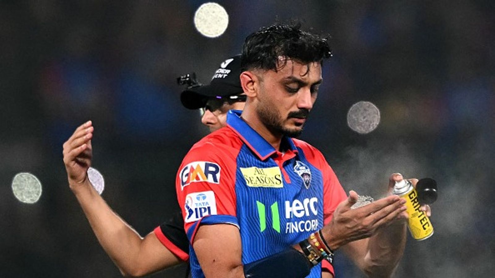 गुजरात के खिलाफ हार के बाद अक्षर पटेल का टूटा दिल, इन खिलाड़ियों की लगाई क्लास, बोले- हम लोगों को अब... गुजरात के खिलाफ हार के बाद अक्षर पटेल का टूटा दिल, इन खिलाड़ियों की लगाई क्लास, बोले- हम लोगों को अब...