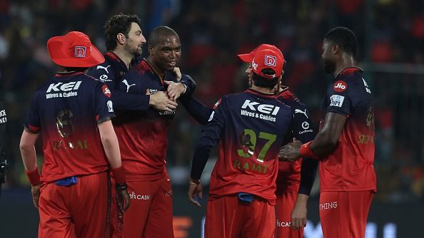 बड़ी खबर: IPL 2025 प्‍लेऑफ्स में पहुंचने के बाद रॉयल चैलेंजर्स बेंगलुरु की टीम में आया जिम्‍बाब्‍वे का सुपरस्‍टार गेंदबाज, इस खिलाड़ी को किया रिप्‍लेस