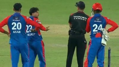 'अगर अंपायर कॉल हुआ तो...',  DC vs GT मैच में कुलदीप यादव ने खोया आपा,बीच मैदान अंपायर से हुई बहस, देखें  Video SportsTak Hindi