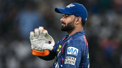 लखनऊ सुपर जायंट्स टूर्नामेंट से हुई बाहर तो ऋषभ पंत ने खोली टीम की पोल, कहा- नीलामी में... SportsTak Hindi