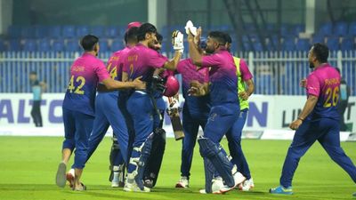 यूएई ने T20I क्रिकेट के इतिहास में बांग्लादेश को पहली बार चटाई धूल, सबसे बड़ा टारगेट हासिल कर रचा इतिहास, MI के स्टार के दम पर दो विकेट से जीता मैच SportsTak Hindi