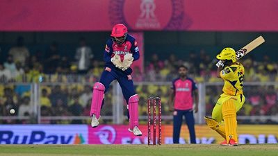 CSK vs RR Predicted playing XI: सबसे आखिरी स्थान पर फिनिश करने से बचने के लिए कैसी होगी राजस्थान की प्लेइंग इलेवन, धोनी की चेन्नई में फिर बदलाव? SportsTak Hindi