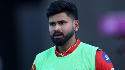 श्रेयस अय्यर क्या दिल्ली कैपिटल्स के खिलाफ खेलेंगे अगला मैच? पंजाब किंग्स के कप्तान की चोट पर आई बड़ी अपडेट SportsTak Hindi