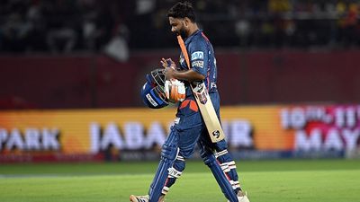 27 करोड़ की रिकॉर्ड कीमत वाले ऋषभ पंत IPL 2025 में हुए फ्लॉप तो उनके साथी खिलाड़ी ने कही बड़ी बात, बोले- वह ऐसे पहले व्यक्ति होंगे, जिसने... SportsTak Hindi