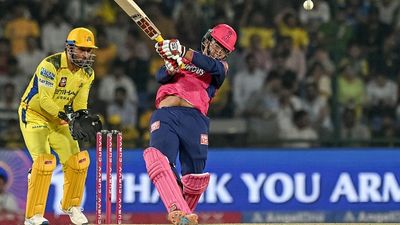 एमएस धोनी की यंग प्लेयर्स को चेतावनी, बोले- अगर 200 से ज्यादा की स्ट्राइक रेट की तलाश में हैं तो... SportsTak Hindi