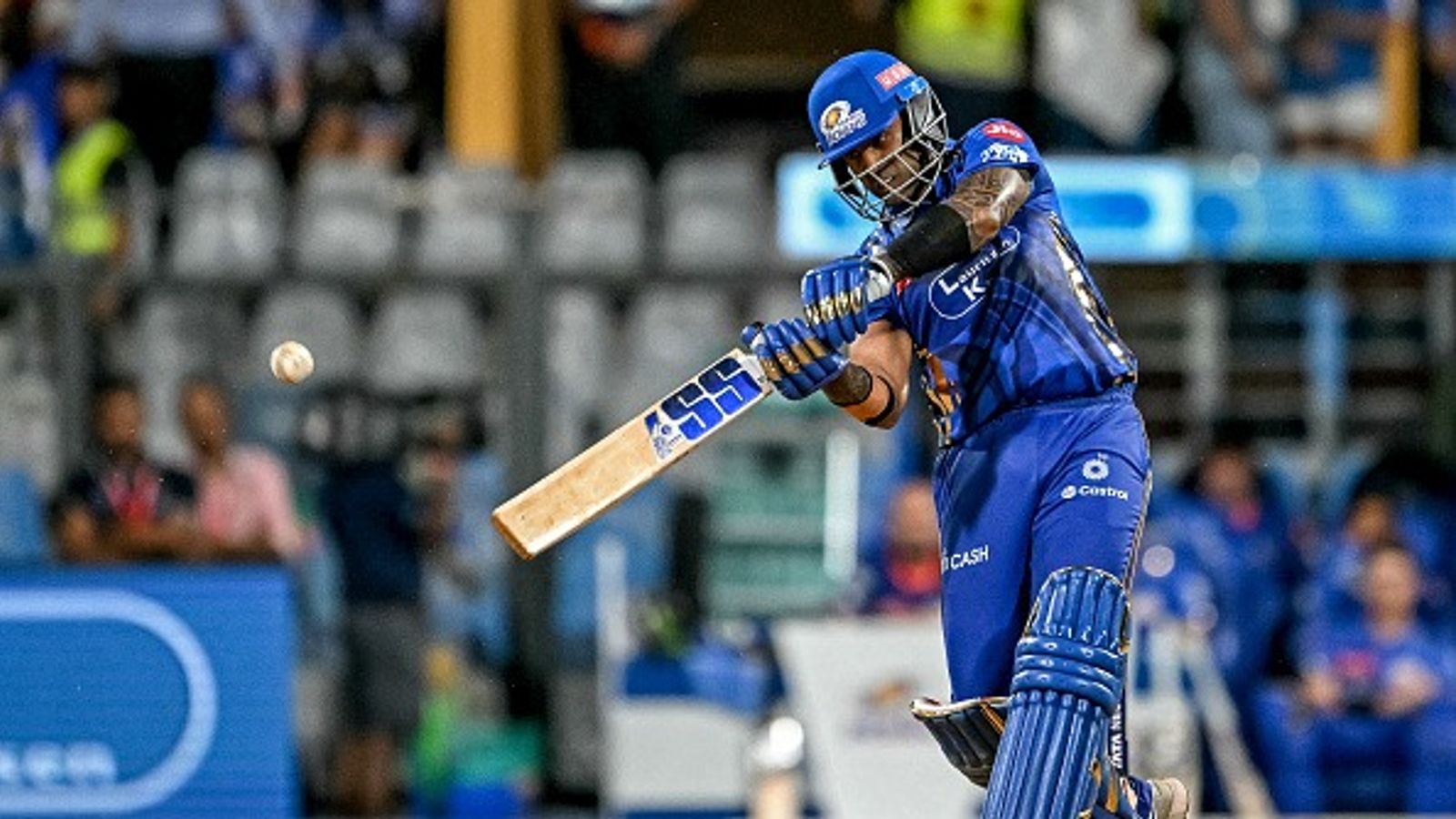 सूर्यकुमार यादव ने दिल्ली कैपिटल्स के खिलाफ रचा इतिहास, लगातार 13 मैचों में कर दिखाया ये कमाल सूर्यकुमार यादव ने दिल्ली कैपिटल्स के खिलाफ रचा इतिहास, लगातार 13 मैचों में कर दिखाया ये कमाल