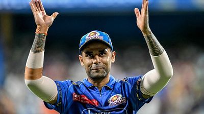 मुंबई के लिए मैच जिताऊ पारी खेलने वाले सूर्यकुमार यादव का बड़ा खुलासा, कहा- मेरी पत्नी ने कहा था कि तुम्हारे पास... SportsTak Hindi