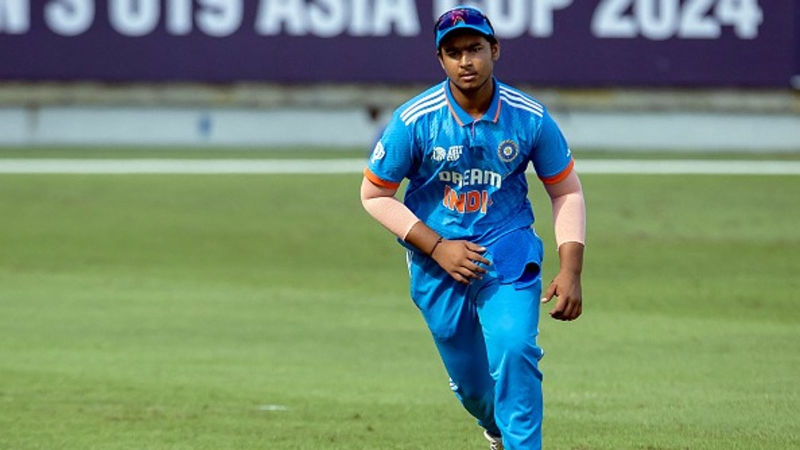 इंग्लैंड दौरे पर टेस्ट-वनडे टीम इंडिया का ऐलान, आयुष म्हात्रे को मिली कप्तानी, वैभव सूर्यवंशी भी शामिल इंग्लैंड दौरे पर टेस्ट-वनडे टीम इंडिया का ऐलान, आयुष म्हात्रे को मिली कप्तानी, वैभव सूर्यवंशी भी शामिल