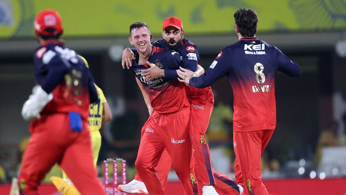 RCB को प्लेऑफ से पहले मिली दोहरी खुशी, हेड कोच एंडी फ्लावर ने दो धाकड़ खिलाड़ियों के फिट होने की दी बड़ी अपडेट SportsTak Hindi