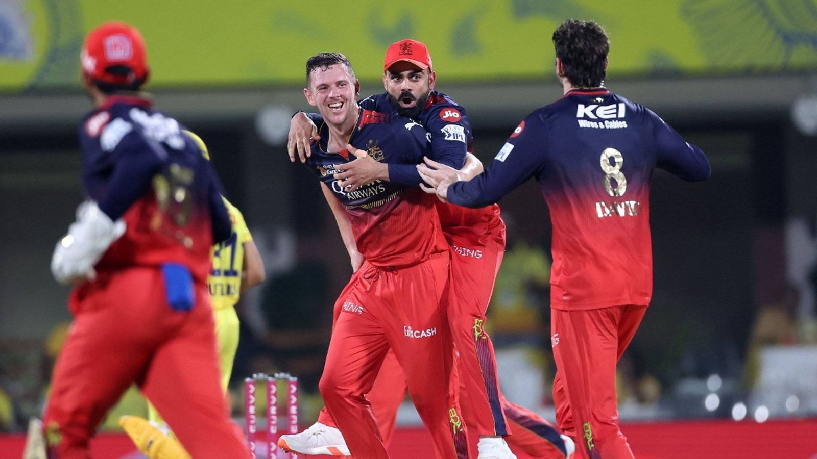 RCB को प्लेऑफ से पहले मिली दोहरी खुशी, हेड कोच एंडी फ्लावर ने दो धाकड़ खिलाड़ियों के फिट होने की दी बड़ी अपडेट RCB को प्लेऑफ से पहले मिली दोहरी खुशी, हेड कोच एंडी फ्लावर ने दो धाकड़ खिलाड़ियों के फिट होने की दी बड़ी अपडेट