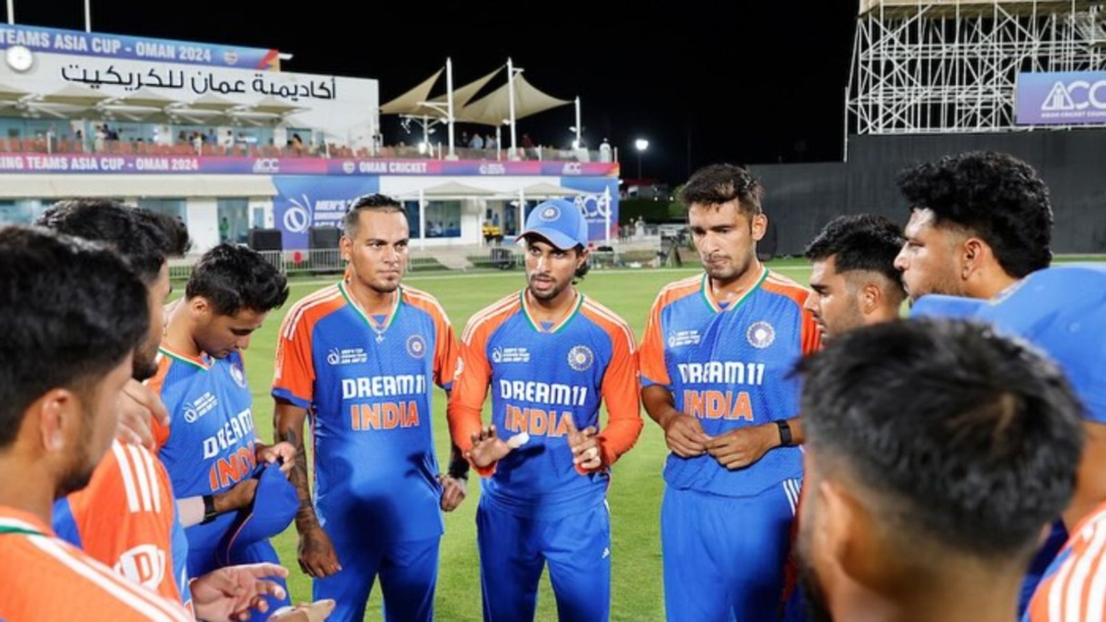 IND vs ENG: अर्शदीप-खलील नहीं इंग्लैंड दौरे पर यह पेसर बनेगा टीम इंडिया का ब्रह्मास्त्र! बॉलिंग स्पीड भी है धांसू, धोनी भी करते हैं तारीफ अंशुल कंबोज (दाएं से पहले)