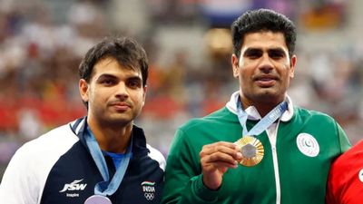 पाकिस्तानी एथलीट अरशद नदीम ने नीरज चोपड़ा पर कमेंट करने से किया इनकार, बोले- भारत के साथ हमारे... Neeraj Chopra and Arshad Nadeem