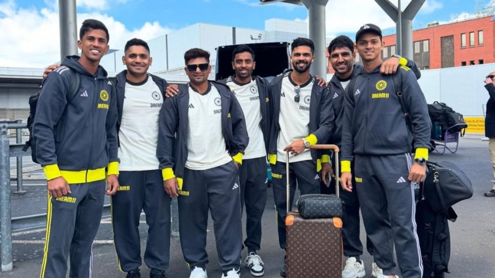 IND vs ENG: इंडिया ए की कोचिंग का संभालेंगे ये दिग्गज, इंग्लैंड को एशेज जिताने वाले को मिली बॉलिंग कोच की जिम्मेदारी IND vs ENG: इंडिया ए की कोचिंग का संभालेंगे ये दिग्गज, इंग्लैंड को एशेज जिताने वाले को मिली बॉलिंग कोच की जिम्मेदारी