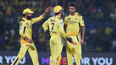CSK फैन ने आर अश्विन से लगाई गुहार, कहा- 'प्लीज मेरी टीम को छोड़ दो,' क्रिकेटर के जवाब ने चौंका डाला SportsTak Hindi