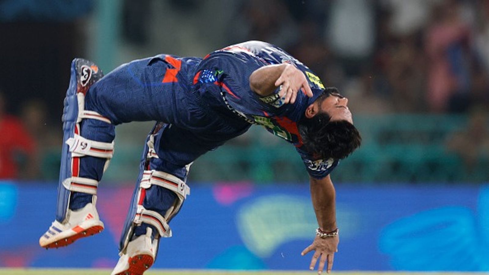 ऋषभ पंत ने 152 गेंद और 13 मैचों बाद LSG के आखिरी मैच में 54 गेंदों पर जड़ा शतक, हवा में उछलकर मनाया जश्न, देखते रह गए RCB के गेंदबाज ऋषभ पंत ने 152 गेंद और 13 मैचों बाद LSG के आखिरी मैच में 54 गेंदों पर जड़ा शतक, हवा में उछलकर मनाया जश्न, देखते रह गए RCB के गेंदबाज