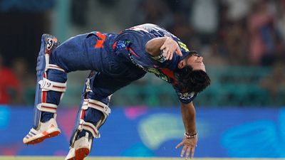 ऋषभ पंत ने 152 गेंद और 13 मैचों बाद LSG के आखिरी मैच में 54 गेंदों पर जड़ा शतक, हवा में उछलकर मनाया जश्न, देखते रह गए RCB के गेंदबाज SportsTak Hindi