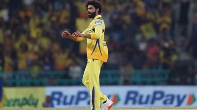 'जब आपके खिलाड़ी ही...', चेन्नई सुपर किंग्स की कप्तानी छोड़ने पर क्यों मजबूर हुए थे रवींद्र जडेजा? तीन साल बाद अश्विन के सामने तोड़ी चुप्पी SportsTak Hindi