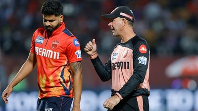 पंजाब किंग्स ने दो अनकैप्ड खिलाड़ियों को क्यों किया था रिटेन? कोच रिकी पॉन्टिंग ने अब तोड़ी चुप्पी, बोले- लोगों को लगा हमने गलती कर दी, मगर... SportsTak Hindi