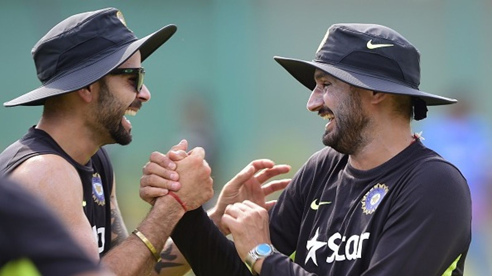 'विराट कोहली जब रिटायर हुए थे तब मेरी बेटी ने उन्हें मैसेज किया था', हरभजन सिंह का बड़ा खुलासा, बताया- रिप्लाई में पूर्व कप्तान का क्या था जवाब 'विराट कोहली जब रिटायर हुए थे तब मेरी बेटी ने उन्हें मैसेज किया था', हरभजन सिंह का बड़ा खुलासा, बताया- रिप्लाई में पूर्व कप्तान का क्या था जवाब