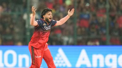 PBKS vs RCB : पंजाब किंग्स को 101 पर ढेर करने के बाद RCB के स्पिनर सुयश शर्मा ने बताया मास्टरप्लान, कहा - मेरी गुगली को... Suyash Sharma