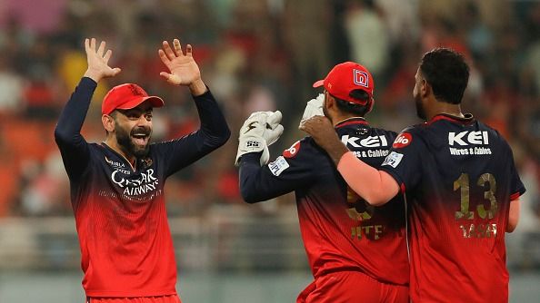PBKS VS RCB: आरसीबी ने 9 साल बाद IPL फाइनल में बनाई जगह, पंजाब को 101 पर ढेर करके घर पर 8 विकेट से दी करारी मात