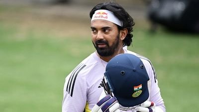 IND vs ENG: केएल राहुल का इंग्लैंड टेस्ट सीरीज से पहले बड़ा कदम, इस खिलाड़ी की कप्तानी में खेलने का लिया फैसला, सेलेक्टर्स को भेजा मैसेज SportsTak Hindi