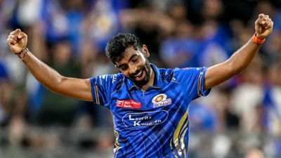 'टी20 क्रिकेट के चीट कोड हैं जसप्रीत बुमराह', मुंबई इंडियंस की जीत के बाद अश्विन ने उनको लेकर कहा - गेम में जब भी जीतना होता है तो... SportsTak Hindi