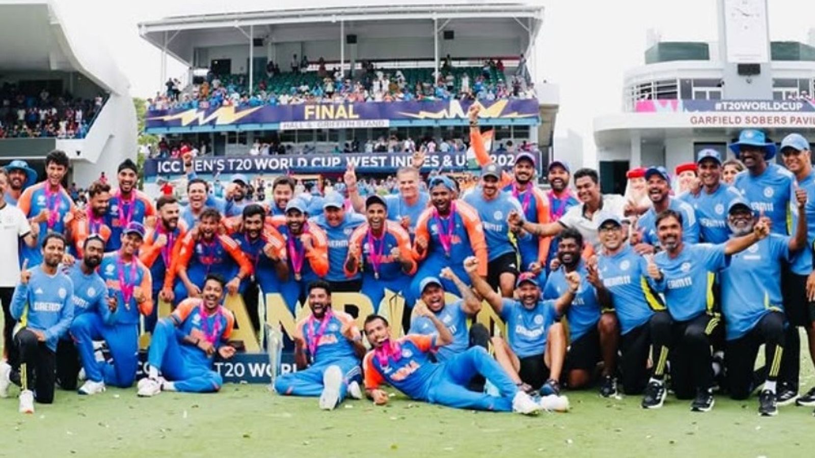 कोहली-रोहित के बाद टीम इंडिया से अलग हुआ एक और दिग्गज, इंग्लैंड दौरे से ठीक पहले आई बड़ी खबर, मोहम्मद सिराज बोले- यह अंत नहीं है कोहली-रोहित के बाद टीम इंडिया से अलग हुआ एक और दिग्गज, इंग्लैंड दौरे से ठीक पहले आई बड़ी खबर, मोहम्मद सिराज बोले- यह अंत नहीं है