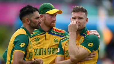 बड़ी खबर: ग्लेन मैक्सवेल के बाद अब इस विस्फोटक खिलाड़ी ने लिया संन्यास, भारत के खिलाफ मैच से शुरू किया था करियर SportsTak Hindi