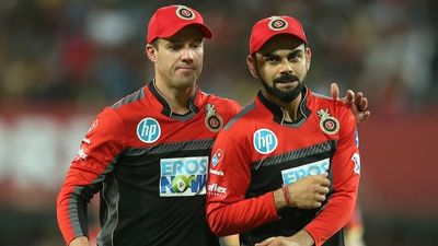 'विराट कोहली मेरी बात नहीं मानते और न ही मुझे सुनते हैं', एबी डिविलियर्स का चौंकाने वाला खुलासा SportsTak Hindi