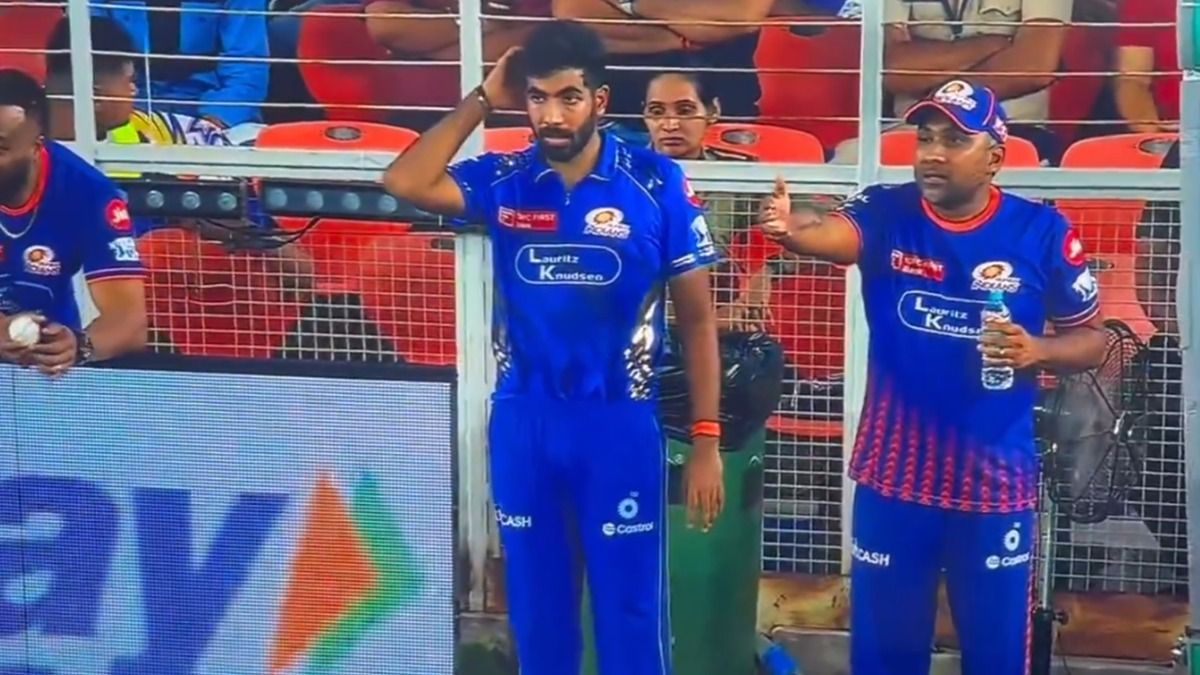 मुंबई इंडियंस की हार के बाद उनके कोच महेला जयवर्धने पर भड़के हरभजन सिंह, कहा - बुमराह को वो बता रहे हैं कि...