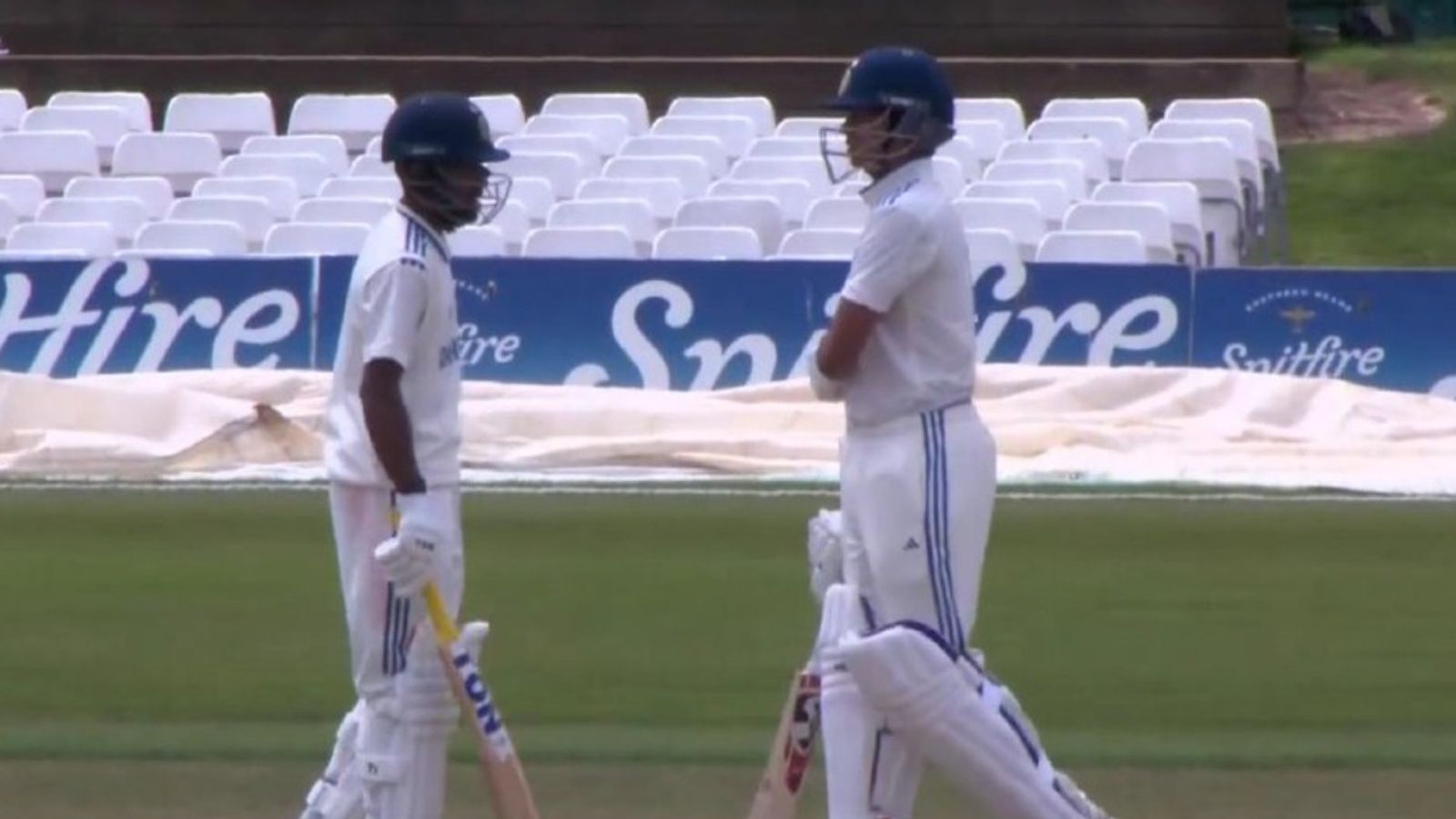 IND vs ENG: यशस्वी जायसवाल ने टेस्ट सीरीज से पहले दिखाए आतिशी तेवर, छक्का लगाकर खोला खाता, तूफानी फिफ्टी से लूटी महफिल IND vs ENG: यशस्वी जायसवाल ने टेस्ट सीरीज से पहले दिखाए आतिशी तेवर, छक्का लगाकर खोला खाता, तूफानी फिफ्टी से लूटी महफिल