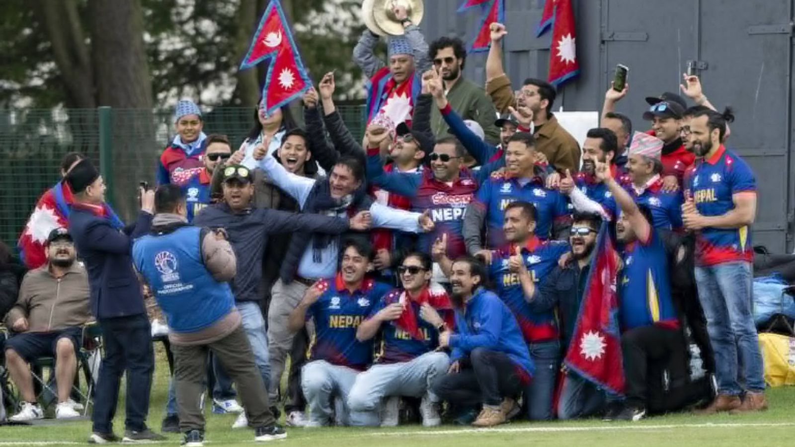 1 गेंद, एक रन और एक विकेट, आखिरी बॉल पर रन आउट हुआ फिर भी इस वजह से जीत गया नेपाल, देखिए गजब का Video 1 गेंद, एक रन और एक विकेट, आखिरी बॉल पर रन आउट हुआ फिर भी इस वजह से जीत गया नेपाल, देखिए गजब का Video