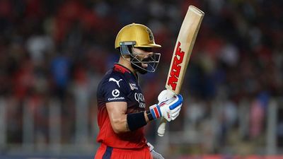 'कोहली का विकेट नहीं लेना था', IPL 2025 के फाइनल में विराट को आउट करने पर गुस्साए पंजाब के फैंस, जानिए क्यों कहा ऐसा ? Virat Kohli of Royal Challengers Bengaluru