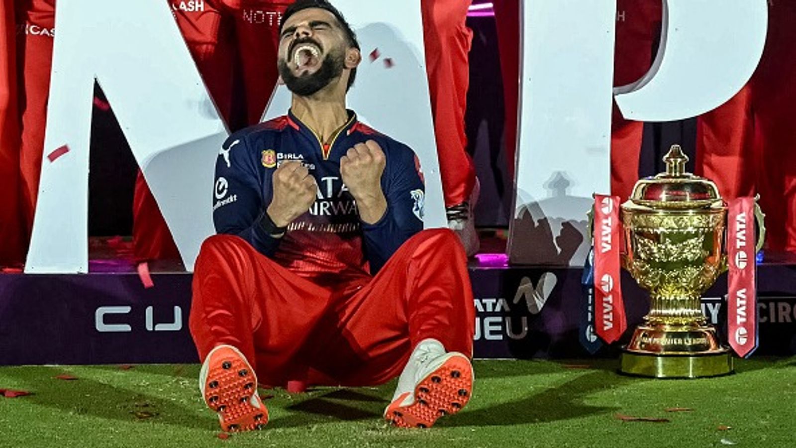 'तुमने मुझे तुम्हें उठाने के लिए 18 साल इंतजार कराया', विराट कोहली का IPL चैंपियन बनने के बाद पहला पोस्ट वायरल, दिग्गज ने कहा-पिछले ढाई महीने... 'तुमने मुझे तुम्हें उठाने के लिए 18 साल इंतजार कराया', विराट कोहली का IPL चैंपियन बनने के बाद पहला पोस्ट वायरल, दिग्गज ने कहा-पिछले ढाई महीने...