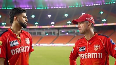 रिकी पोंटिंग ने पंजाब किंग्स की फाइनल में हार के बाद इस बात पर जताई नाराजगी, बोले- हमारे दो खिलाड़ी... Shreyas Iyer