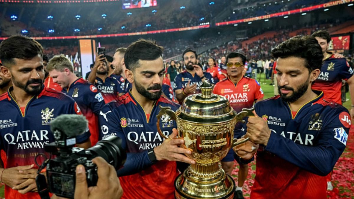 अनसॉल्ड रहा, RCB ने बुलाया तो शादी छोड़ी, टूटी अंगुली से खेला, अब बना दिया IPL 2025 चैंपियन