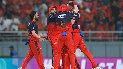 फाइनल का अजेय योद्धा, जिसने RCB को बना दिया IPL चैंपियन, आज तक नहीं हारा एक भी खिताबी मुकाबला SportsTak Hindi