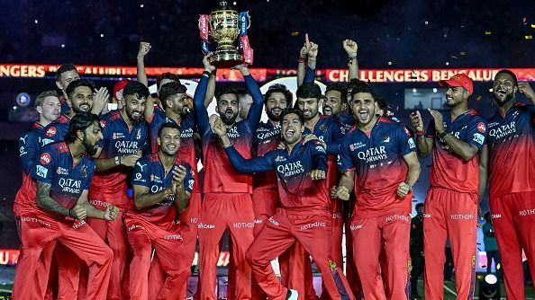 'विराट ने सिर्फ 18 साल इंतजार किया, तेंदुलकर का इंतजार तो और भी लंबा था', कोहली के पहली बार आईपीएल चैंपियन बनने पर ये क्‍या बोल गए सहवाग?