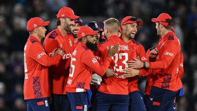 इंग्लैंड टीम से बाहर हुआ विस्फोटक खिलाड़ी, पिता बनने की वजह से छुट्टी पर गया, इस खिलाड़ी को स्क्वॉड में मिली जगह SportsTak Hindi