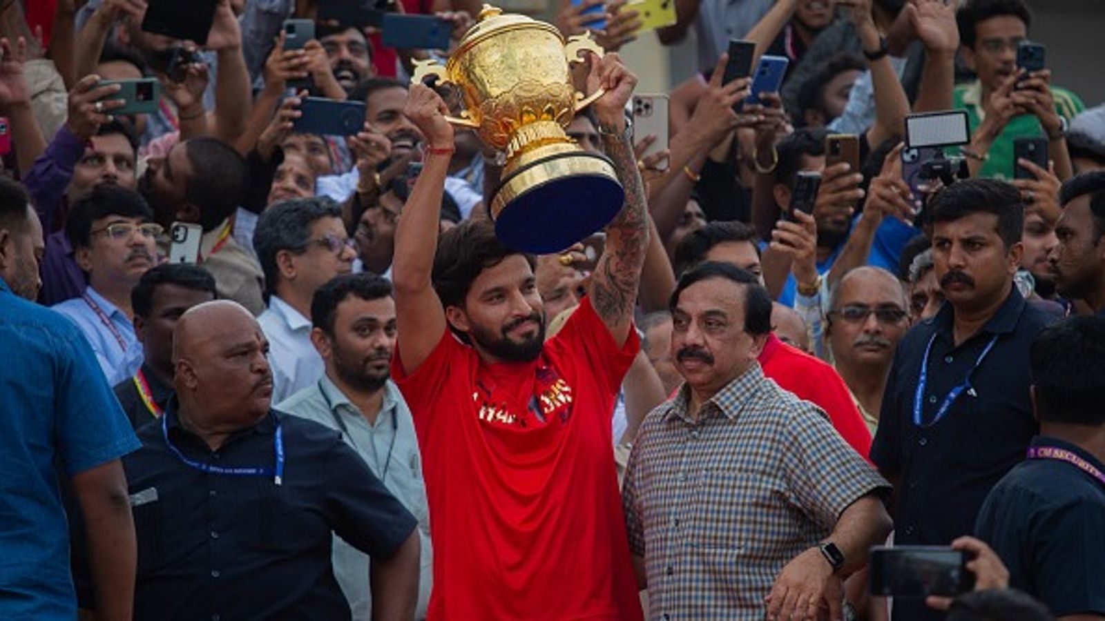 'रजत बाहर से शांत दिखते हैं, मगर अंदर से ...', RCB को पहली बार IPL चैंपियन बनाने वाले कप्तान पाटीदार के बचपन के कोच का खुलासा 'रजत बाहर से शांत दिखते हैं, मगर अंदर से ...', RCB को पहली बार IPL चैंपियन बनाने वाले कप्तान पाटीदार के बचपन के कोच का खुलासा