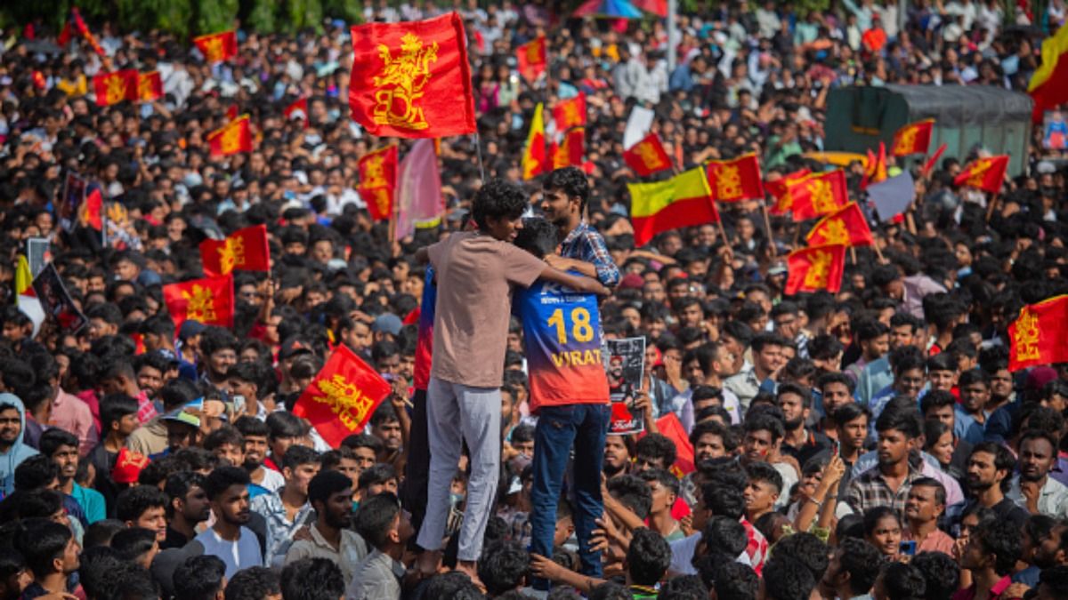 Bengaluru Stampede: आरसीबी, कर्नाटक स्टेट क्रिकेट पर FIR, पुलिस से पूछे बिना विक्ट्री परेड का किया ऐलान, फ्री एंट्री रखी