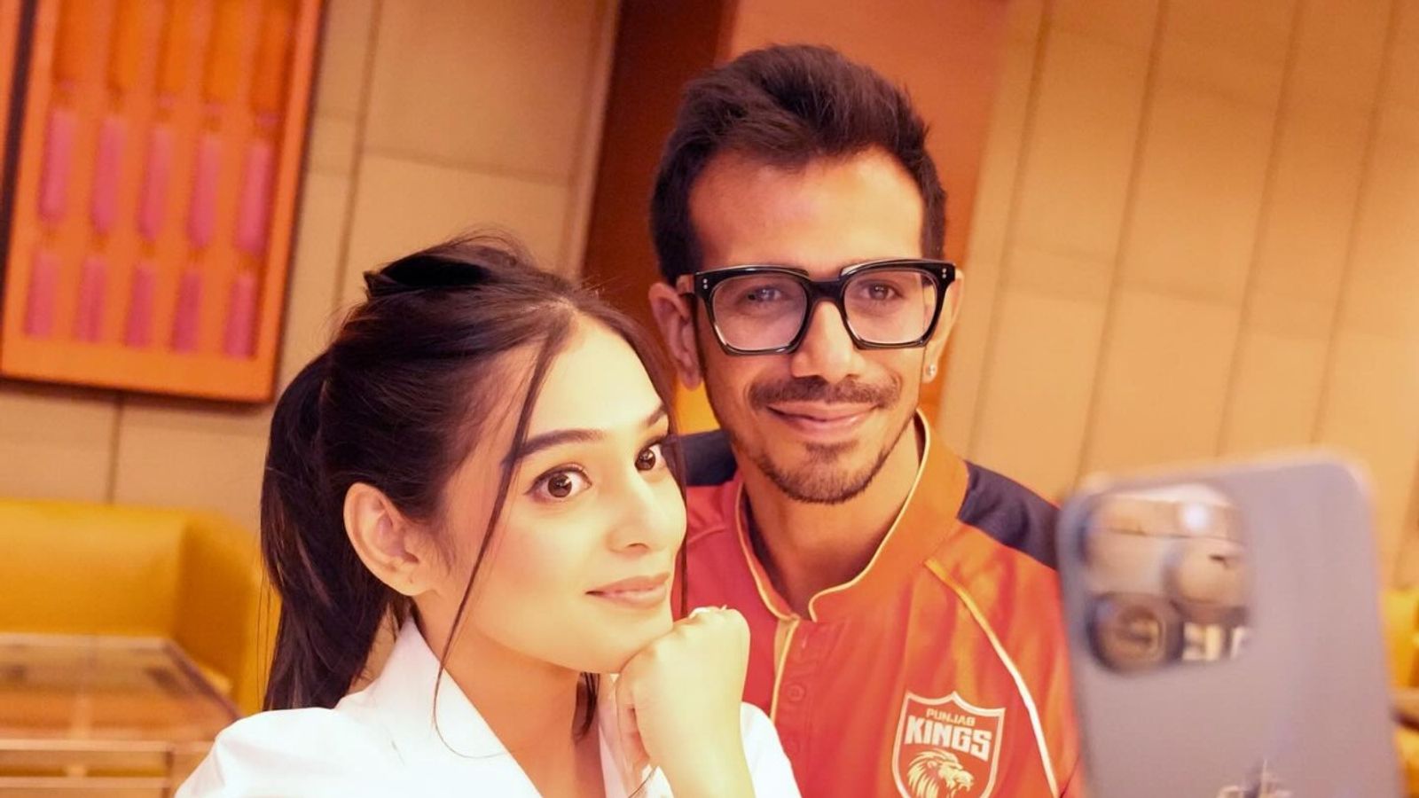 युजवेंद्र चहल को लेकर महवश का बड़ा खुलासा, कहा- 3 फ्रैक्चर के बावजूद गेंदबाज खेलता रहा सभी मैच युजवेंद्र चहल को लेकर महवश का बड़ा खुलासा, कहा- 3 फ्रैक्चर के बावजूद गेंदबाज खेलता रहा सभी मैच