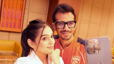 युजवेंद्र चहल को लेकर महवश का बड़ा खुलासा, कहा- 3 फ्रैक्चर के बावजूद गेंदबाज खेलता रहा सभी मैच SportsTak Hindi