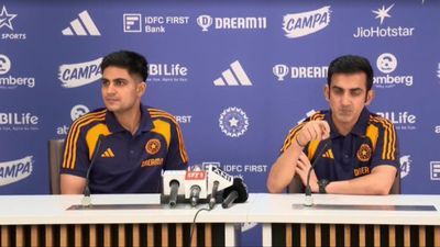 RCB विक्ट्री परेड भगदड़ पर गौतम गंभीर का तीखा बयान, फैंस-मैनेजमेंट सबको सुनाया, कहा- अगर लोगों को काबू नहीं... SportsTak Hindi