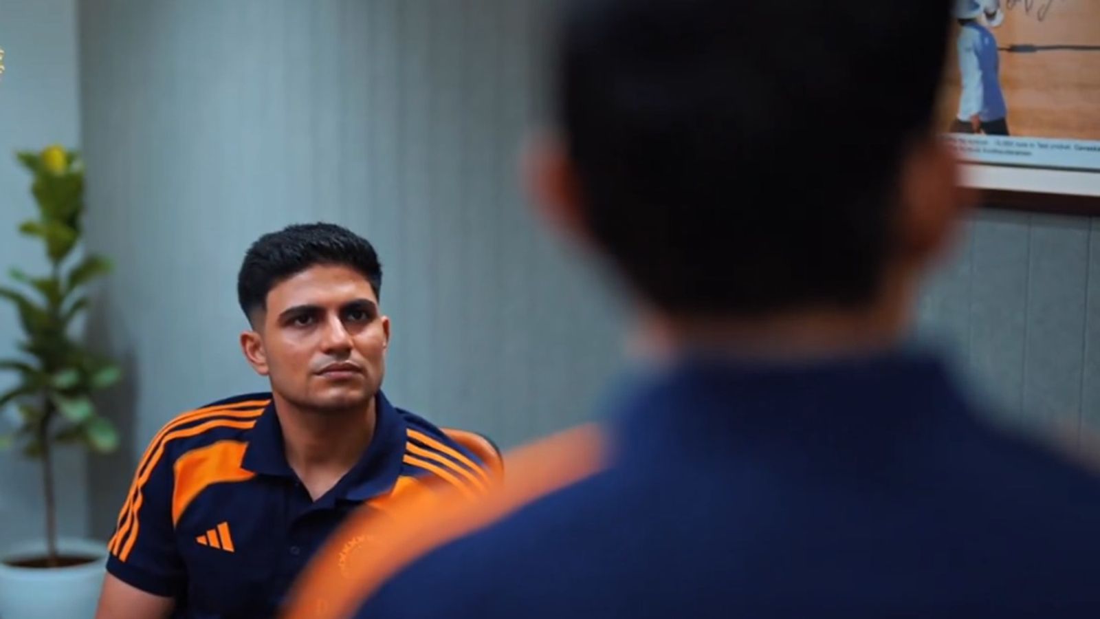 शुभमन गिल क्या प्रेस कॉन्फ्रेंस से पहले घबराए हुए थे? मीडिया का सामना करने से पहले टीम इंडिया के कप्तान की ऐसी थी हालत, सामने आया Video शुभमन गिल क्या प्रेस कॉन्फ्रेंस से पहले घबराए हुए थे? मीडिया का सामना करने से पहले टीम इंडिया के कप्तान की ऐसी थी हालत, सामने आया Video